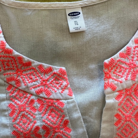old navy white blouse with neon pink embroidery - Picture 3 of 3